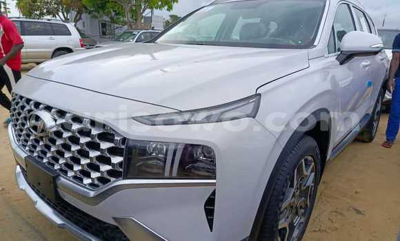 Ra Àlòkù Hyundai Santa Fe funfun Ọkọ̀ in Cotonou ni Benin Ra Àlòkù Hyundai Santa Fe funfun Ọkọ̀ in Cotonou ni Benin