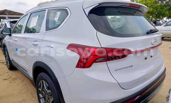 Ra Àlòkù Hyundai Santa Fe funfun Ọkọ̀ in Cotonou ni Benin Ra Àlòkù Hyundai Santa Fe funfun Ọkọ̀ in Cotonou ni Benin