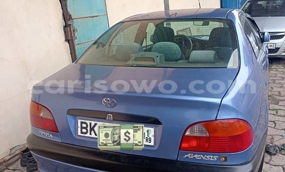 Sayi Na hannu Toyota Avensis Blue Mota in Cotonou a Benin