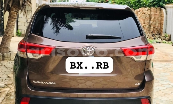 Ra Àlòkù Toyota Highlander Brown Ọkọ̀ in Cotonou ni Benin Ra Àlòkù Toyota Highlander Brown Ọkọ̀ in Cotonou ni Benin