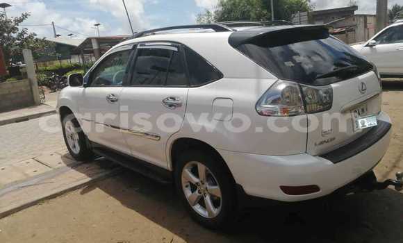 Ra Àlòkù Lexus RX 330 funfun Ọkọ̀ in Cotonou ni Benin Ra Àlòkù Lexus RX 330 funfun Ọkọ̀ in Cotonou ni Benin