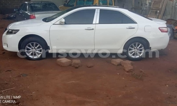 Ra Àlòkù Toyota Camry funfun Ọkọ̀ in Cotonou ni Benin Ra Àlòkù Toyota Camry funfun Ọkọ̀ in Cotonou ni Benin