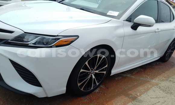 Acheter Occasion Voiture Toyota Camry Blanc à Cotonou, Benin