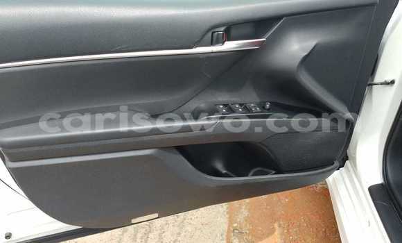 Ra Àlòkù Toyota Camry funfun Ọkọ̀ in Cotonou ni Benin Ra Àlòkù Toyota Camry funfun Ọkọ̀ in Cotonou ni Benin