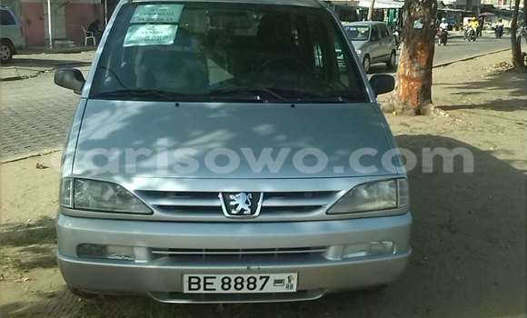 Sayi Na hannu Peugeot 806 Azurfa Mota in Cotonou a Benin Sayi Na hannu Peugeot 806 Azurfa Mota in Cotonou a Benin