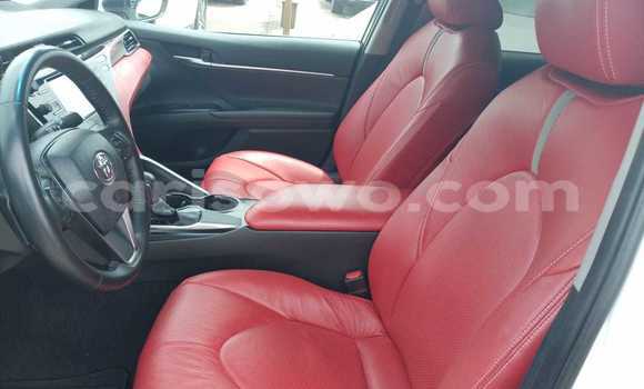 Ra Àlòkù Toyota Camry funfun Ọkọ̀ in Cotonou ni Benin Ra Àlòkù Toyota Camry funfun Ọkọ̀ in Cotonou ni Benin