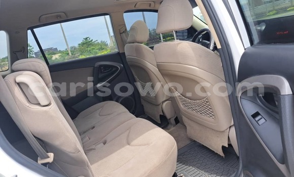 Acheter Occasion Voiture Toyota RAV4 Blanc à Abomey Calavi, Benin Acheter Occasion Voiture Toyota RAV4 Blanc à Abomey Calavi, Benin