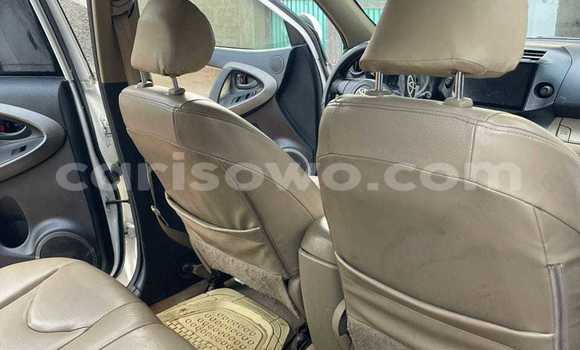 Acheter Occasion Voiture Toyota RAV4 Blanc à Cotonou, Benin Acheter Occasion Voiture Toyota RAV4 Blanc à Cotonou, Benin