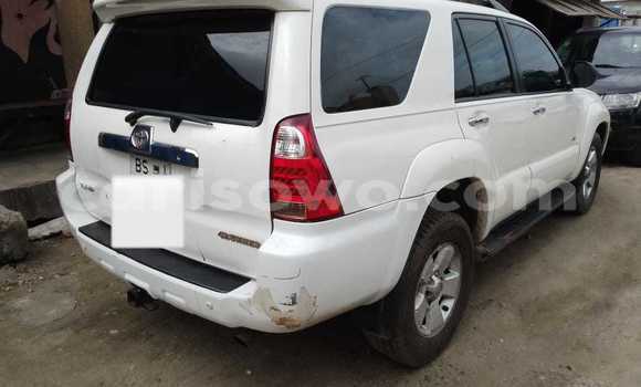 Sayi Na hannu Toyota 4Runner White Mota in Cotonou a Benin