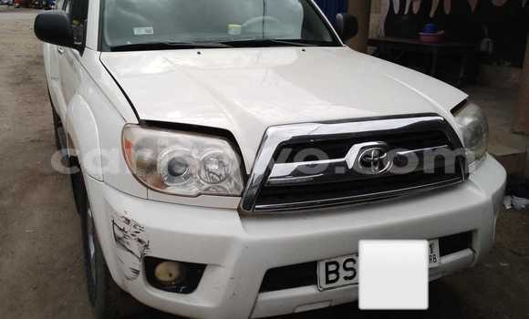Ra Àlòkù Toyota 4Runner funfun Ọkọ̀ in Cotonou ni Benin Ra Àlòkù Toyota 4Runner funfun Ọkọ̀ in Cotonou ni Benin