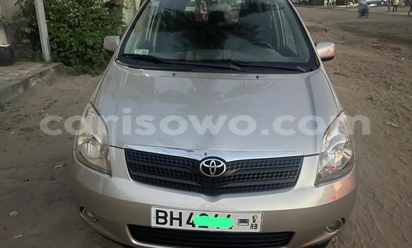 Ra Àlòkù Toyota Corolla Verso Silver Ọkọ̀ in Cotonou ni Benin