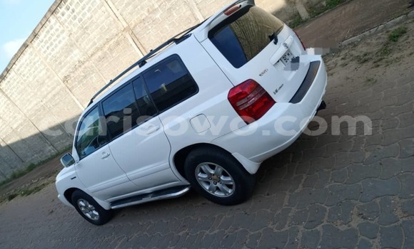Sayi Na hannu Toyota Highlander Azurfa Mota in Cotonou a Benin