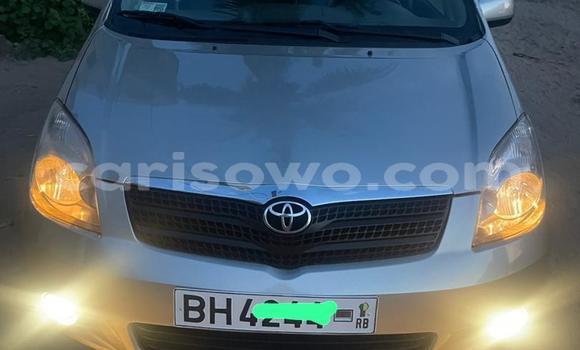 Sayi Na hannu Toyota Corolla Verso Azurfa Mota in Cotonou a Benin