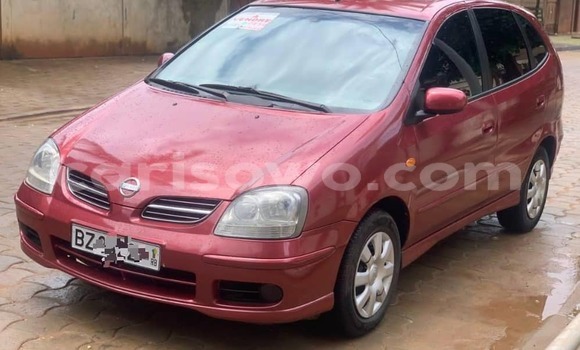 Sayi Na hannu Nissan Almera Tino Red Mota in Cotonou a Benin