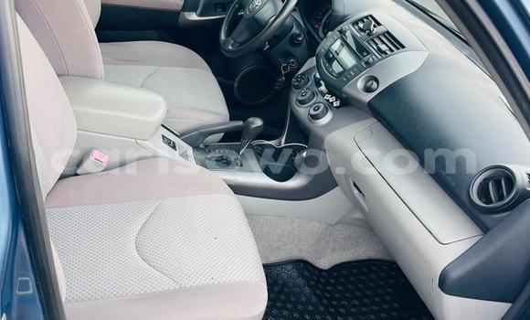 Sayi Na hannu Toyota RAV4 Blue Mota in Cotonou a Benin Sayi Na hannu Toyota RAV4 Blue Mota in Cotonou a Benin