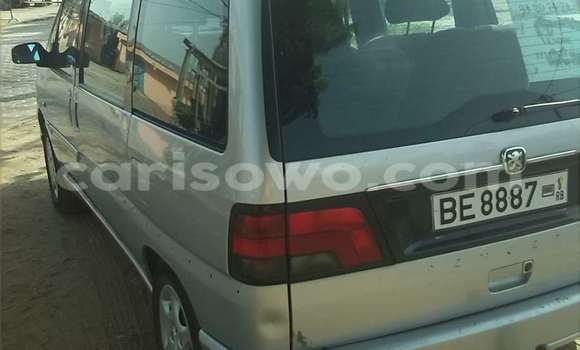 Sayi Na hannu Peugeot 806 Azurfa Mota in Cotonou a Benin Sayi Na hannu Peugeot 806 Azurfa Mota in Cotonou a Benin