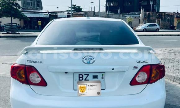 Sayi Na hannu Toyota Camry White Mota in Cotonou a Benin