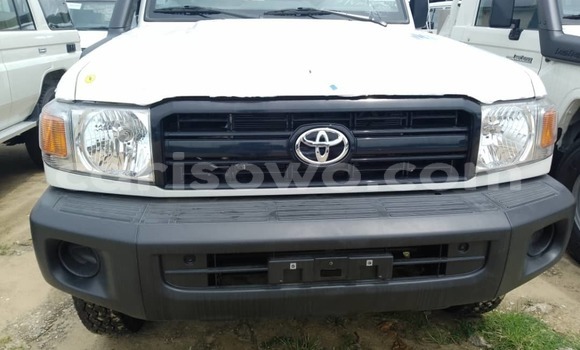 Ra Tuntun Toyota Land Cruiser funfun Ọkọ̀ in Cotonou ni Benin