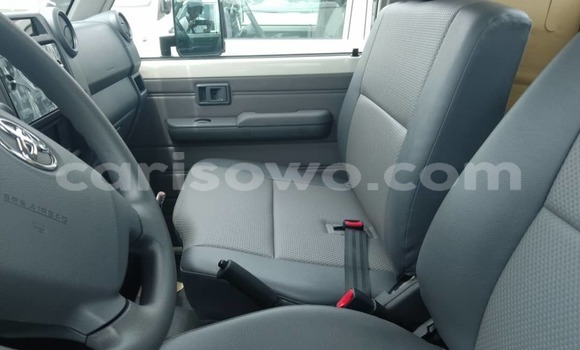 Ra Tuntun Toyota Land Cruiser funfun Ọkọ̀ in Cotonou ni Benin Ra Tuntun Toyota Land Cruiser funfun Ọkọ̀ in Cotonou ni Benin