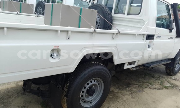 Ra Tuntun Toyota Land Cruiser funfun Ọkọ̀ in Cotonou ni Benin Ra Tuntun Toyota Land Cruiser funfun Ọkọ̀ in Cotonou ni Benin