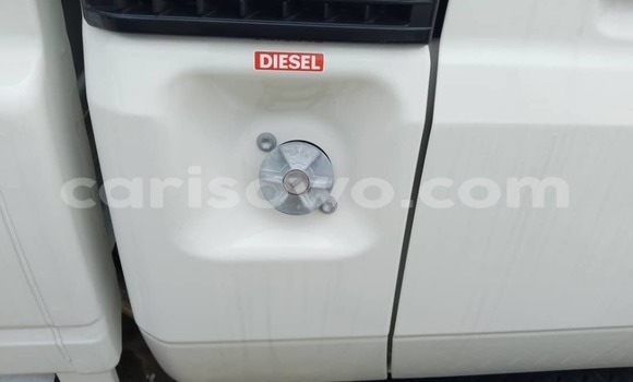 Ra Tuntun Toyota Land Cruiser funfun Ọkọ̀ in Cotonou ni Benin Ra Tuntun Toyota Land Cruiser funfun Ọkọ̀ in Cotonou ni Benin