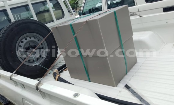 Ra Tuntun Toyota Land Cruiser funfun Ọkọ̀ in Cotonou ni Benin Ra Tuntun Toyota Land Cruiser funfun Ọkọ̀ in Cotonou ni Benin