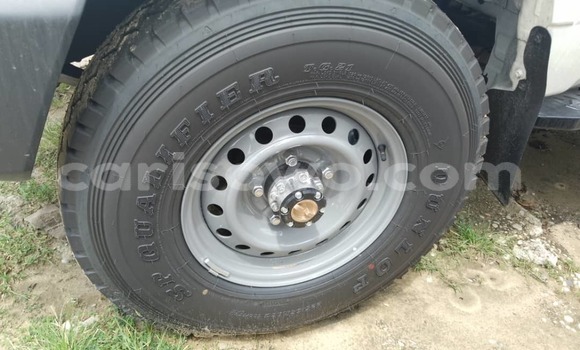 Ra Tuntun Toyota Land Cruiser funfun Ọkọ̀ in Cotonou ni Benin Ra Tuntun Toyota Land Cruiser funfun Ọkọ̀ in Cotonou ni Benin