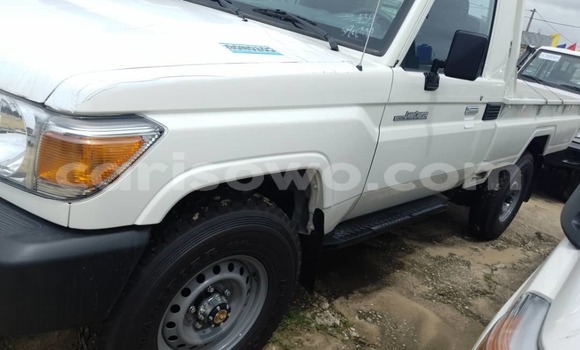 Ra Tuntun Toyota Land Cruiser funfun Ọkọ̀ in Cotonou ni Benin Ra Tuntun Toyota Land Cruiser funfun Ọkọ̀ in Cotonou ni Benin