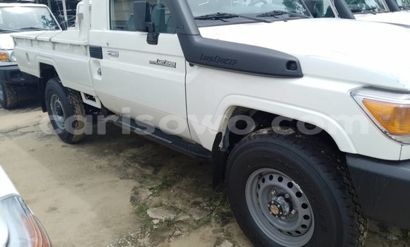 Ra Tuntun Toyota Land Cruiser funfun Ọkọ̀ in Cotonou ni Benin Ra Tuntun Toyota Land Cruiser funfun Ọkọ̀ in Cotonou ni Benin