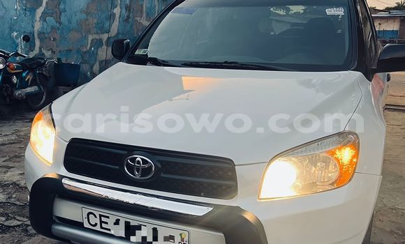 Sayi Na hannu Toyota RAV4 White Mota in Cotonou a Benin Sayi Na hannu Toyota RAV4 White Mota in Cotonou a Benin