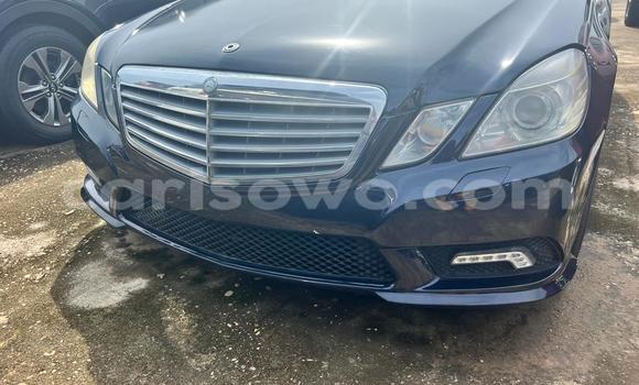 Sayi Na hannu Mercedes-Benz E-Classe Blue Mota in Cotonou a Benin Sayi Na hannu Mercedes-Benz E-Classe Blue Mota in Cotonou a Benin