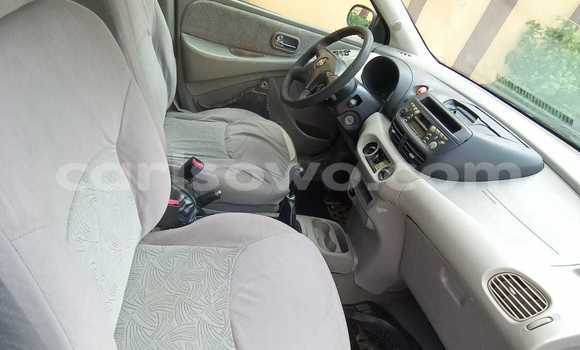 Sayi Na hannu Nissan Almera Tino Green Mota in Cotonou a Benin Sayi Na hannu Nissan Almera Tino Green Mota in Cotonou a Benin