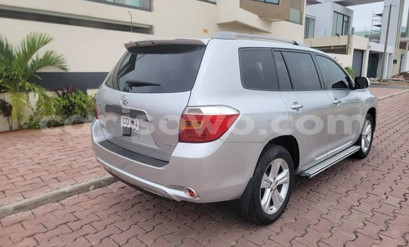 Ra Àlòkù Toyota Highlander Silver Ọkọ̀ in Cotonou ni Benin
