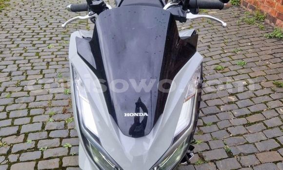 Acheter Occasion Moto Honda PCX Gris à Cotonou, Benin Acheter Occasion Moto Honda PCX Gris à Cotonou, Benin