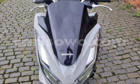 Acheter Occasion Moto Honda PCX Gris à Cotonou, Benin Acheter Occasion Moto Honda PCX Gris à Cotonou, Benin