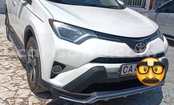 Acheter Occasion Voiture Toyota RAV4 Blanc à Cotonou, Benin Acheter Occasion Voiture Toyota RAV4 Blanc à Cotonou, Benin