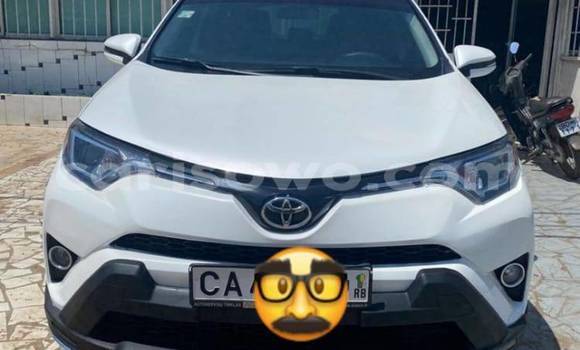 Acheter Occasion Voiture Toyota RAV4 Blanc à Cotonou, Benin Acheter Occasion Voiture Toyota RAV4 Blanc à Cotonou, Benin