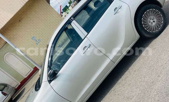 Buy Used Toyota Matrix Silver Car in Cotonou in Benign