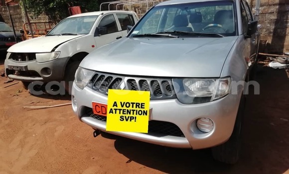 Buy Used Mitsubishi L200 White Car in Cotonou in Benign