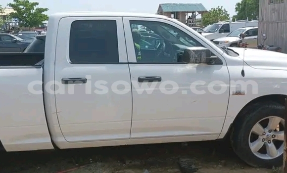 Sayi Na hannu Dodge RAM White Mota in Cotonou a Benin Sayi Na hannu Dodge RAM White Mota in Cotonou a Benin