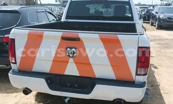 Sayi Na hannu Dodge RAM White Mota in Cotonou a Benin Sayi Na hannu Dodge RAM White Mota in Cotonou a Benin