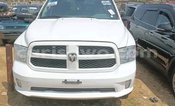 Sayi Na hannu Dodge RAM White Mota in Cotonou a Benin Sayi Na hannu Dodge RAM White Mota in Cotonou a Benin
