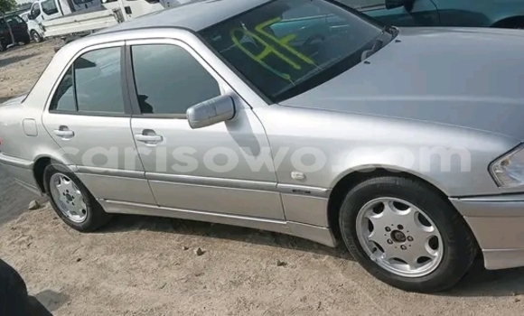 Ra Àlòkù Mercedes-Benz C–Class Miiran Ọkọ̀ in Cotonou ni Benin