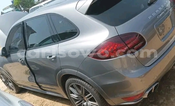 Sayi Na hannu Porsche Cayenne Sauran Mota in Cotonou a Benin Sayi Na hannu Porsche Cayenne Sauran Mota in Cotonou a Benin