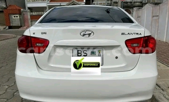 Acheter Occasion Voiture Hyundai Elantra Blanc à Cotonou, Benin Acheter Occasion Voiture Hyundai Elantra Blanc à Cotonou, Benin