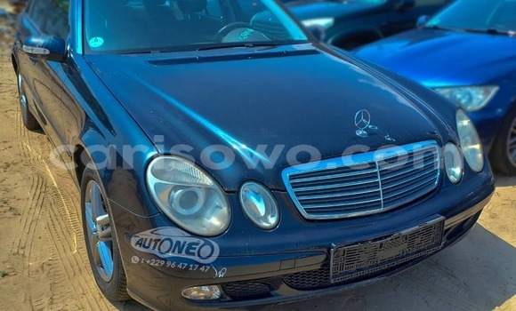 Acheter Occasion Voiture Mercedes-Benz E-Classe Bleu à Cotonou, Benin Acheter Occasion Voiture Mercedes-Benz E-Classe Bleu à Cotonou, Benin