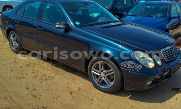 Acheter Occasion Voiture Mercedes-Benz E-Classe Bleu à Cotonou, Benin Acheter Occasion Voiture Mercedes-Benz E-Classe Bleu à Cotonou, Benin