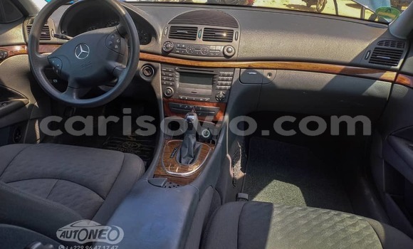 Acheter Occasion Voiture Mercedes-Benz E-Classe Bleu à Cotonou, Benin Acheter Occasion Voiture Mercedes-Benz E-Classe Bleu à Cotonou, Benin