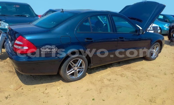 Acheter Occasion Voiture Mercedes-Benz E-Classe Bleu à Cotonou, Benin Acheter Occasion Voiture Mercedes-Benz E-Classe Bleu à Cotonou, Benin