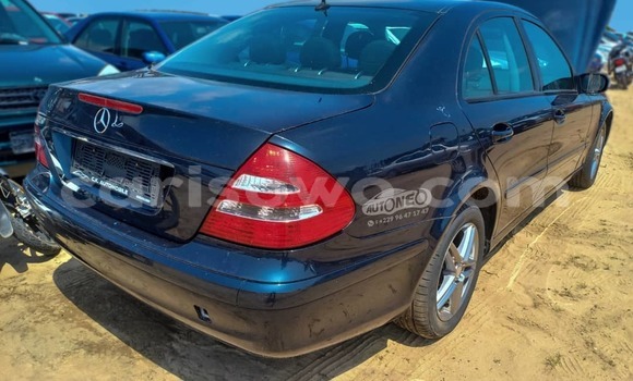 Acheter Occasion Voiture Mercedes-Benz E-Classe Bleu à Cotonou, Benin Acheter Occasion Voiture Mercedes-Benz E-Classe Bleu à Cotonou, Benin